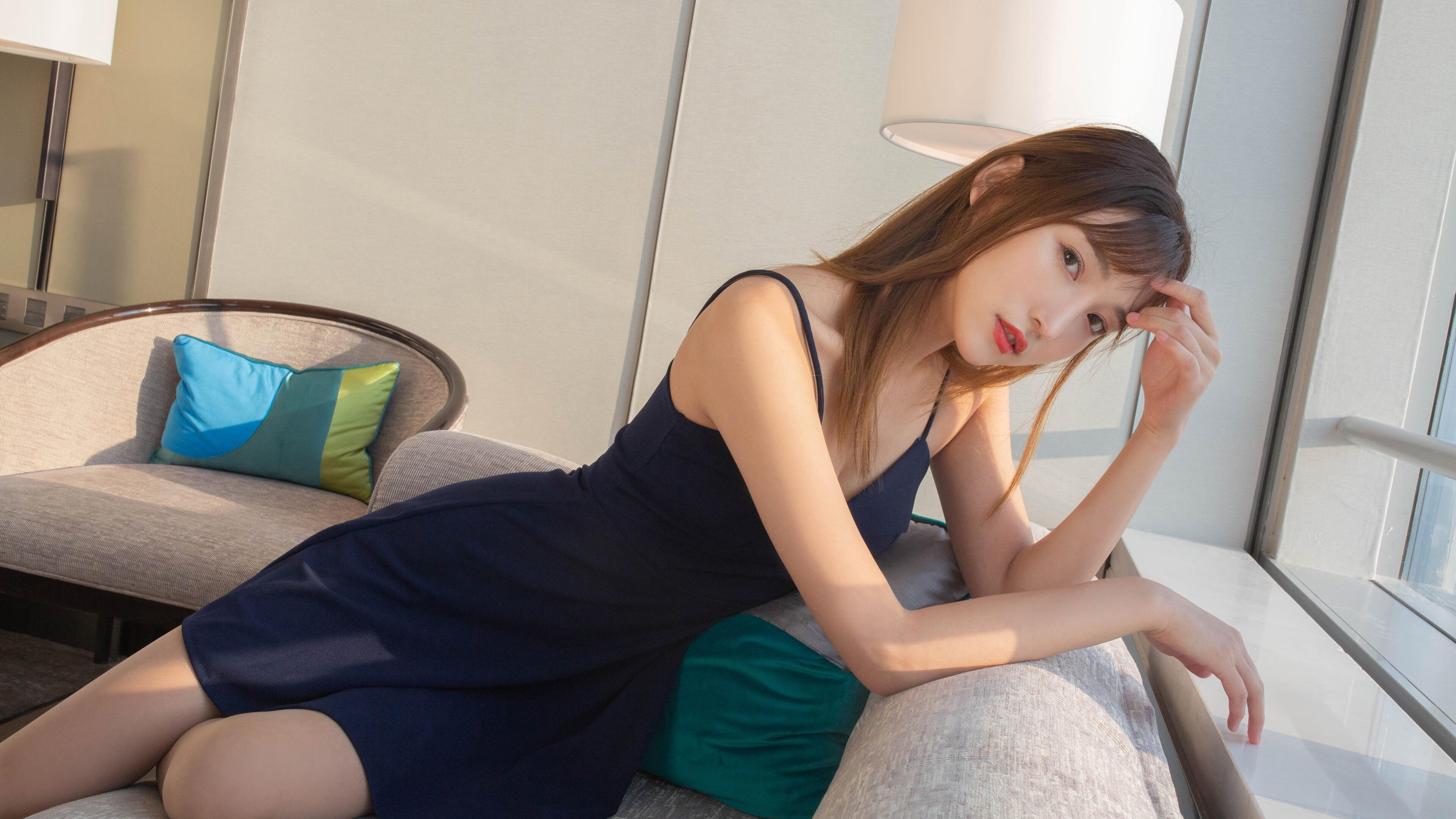 赛场出现争议画面引发回放系统是否全面启用的讨论,赛场观众