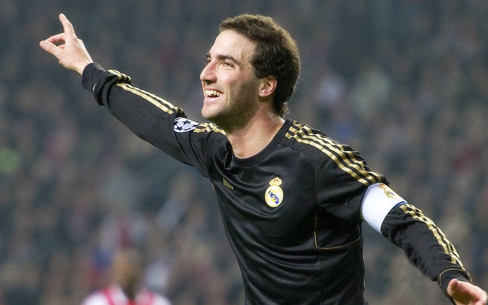 五大联赛裁判争议性判罚是否成为媒体热点话题,赛事裁判都来自哪里